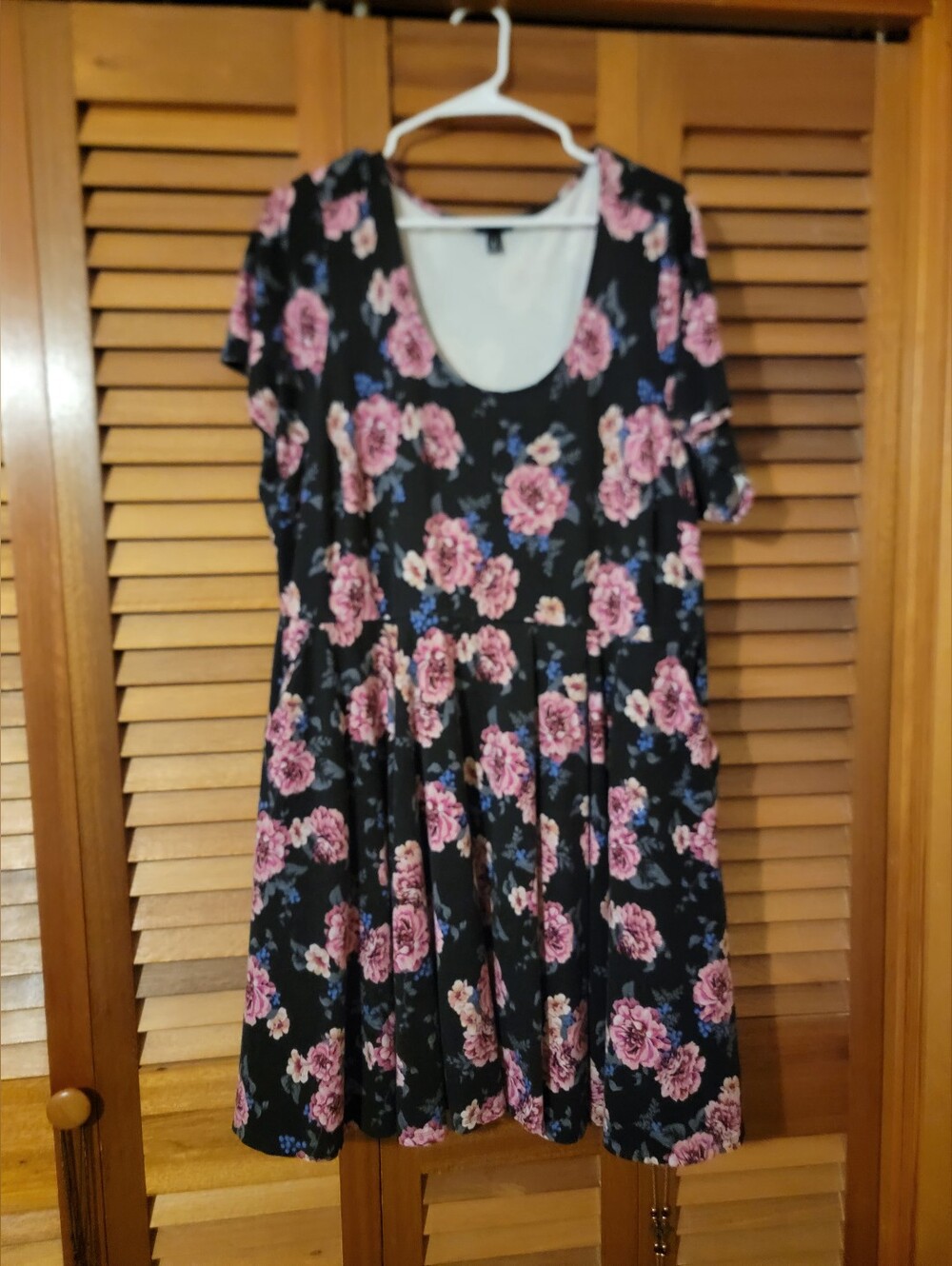 torrid Black Floral Scoop Neck Mini Skater Dress with Pink Roses 3X With Pockets